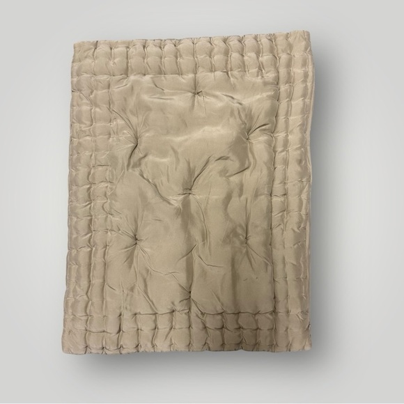 Pottery Barn Quilted Tufted 100% Silk Standart Shams Set Of 2 Beige‎ Tan